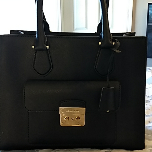 Michael Kors Handbags - *SUNDAY SALE ONLY! NWOT!! Michael Kors Purse